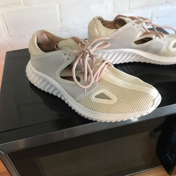 Shoes - Picture 1 of 6